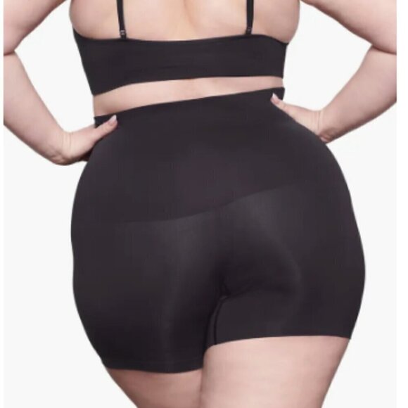 Skims Soft Smoothing Seamless Shorts in Onyx - 2X - Picture 3 of 3